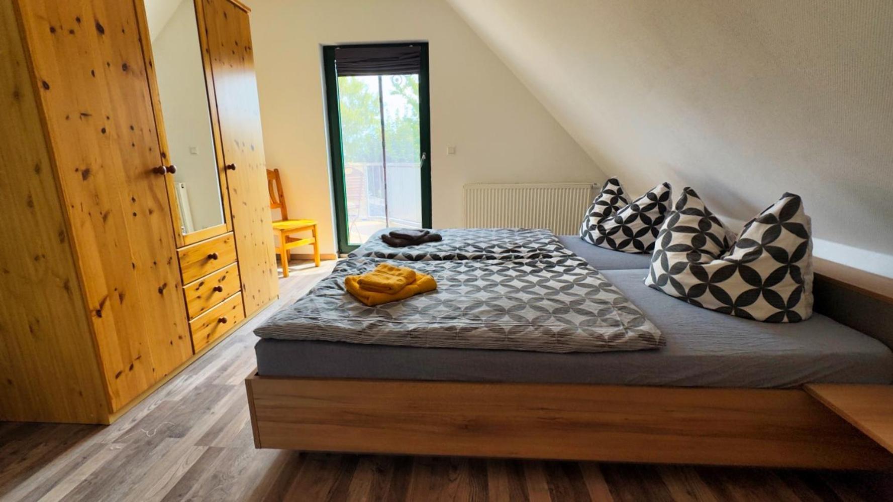 Ferienhaus Zum Findling เกอเรน ภายนอก รูปภาพ