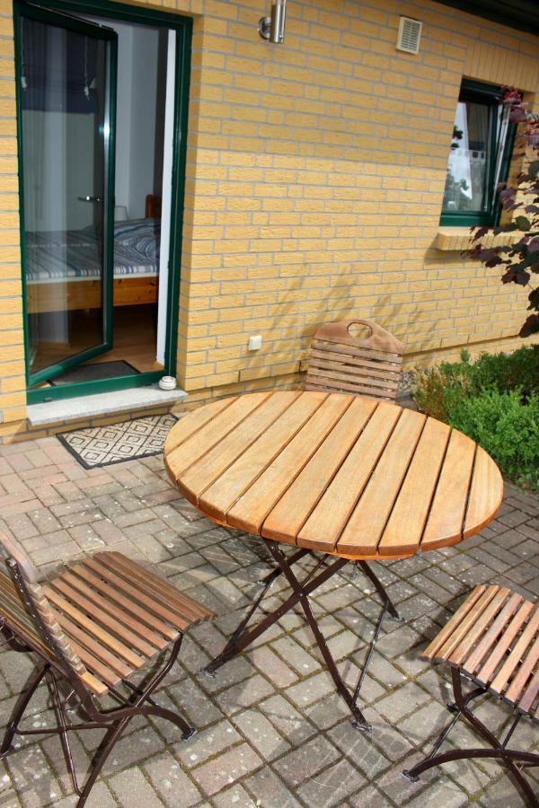 Ferienhaus Zum Findling เกอเรน ภายนอก รูปภาพ
